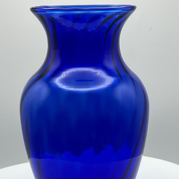 Indiana Glass Accents Vintage Indiana Glass Cobalt Blue Swirl Vase